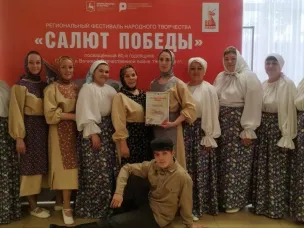 Артисты театральной студии представили эпизод из спектакля "Двенадцать"