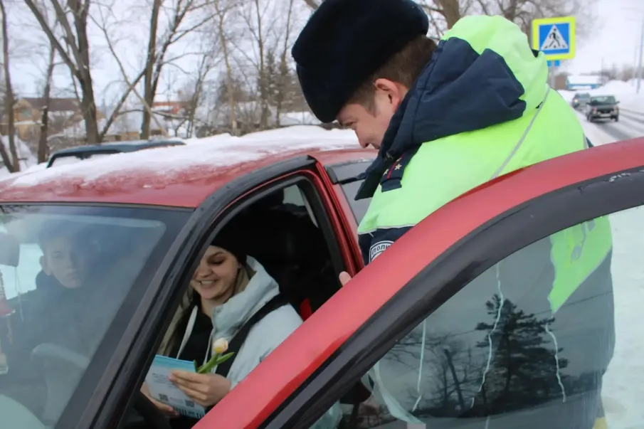 Акция «Цветы для автоледи»