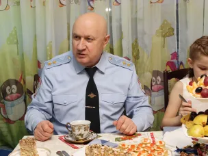 Начальник областного полицейского главка принял новогоднюю эстафету добрых дел